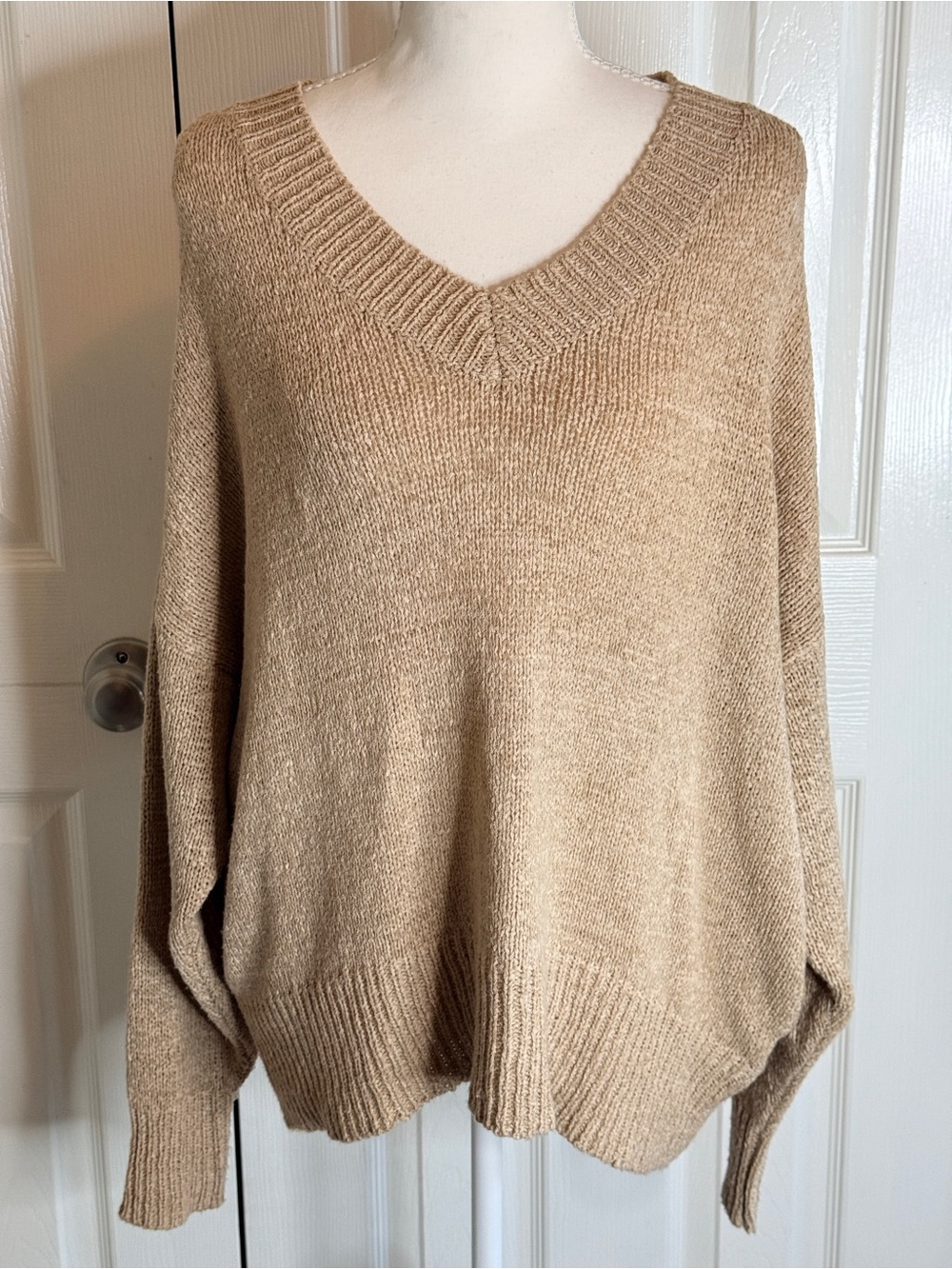 The Impeccable Pig Tan Oversized V-Neck Knit Sweater S/M Slouchy EUC